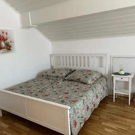 Lichtdurchflutete 90 M2 Drei Duplexwohnung In Altperlach * Munich