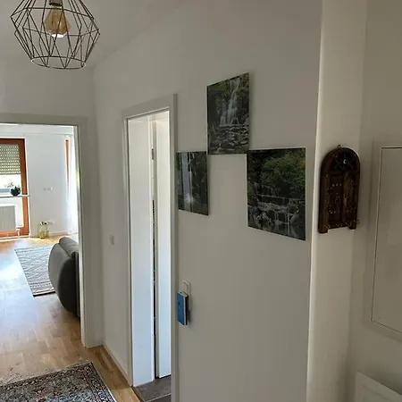 Lichtdurchflutete 90 M2 Drei Duplexwohnung In Altperlach Apartment