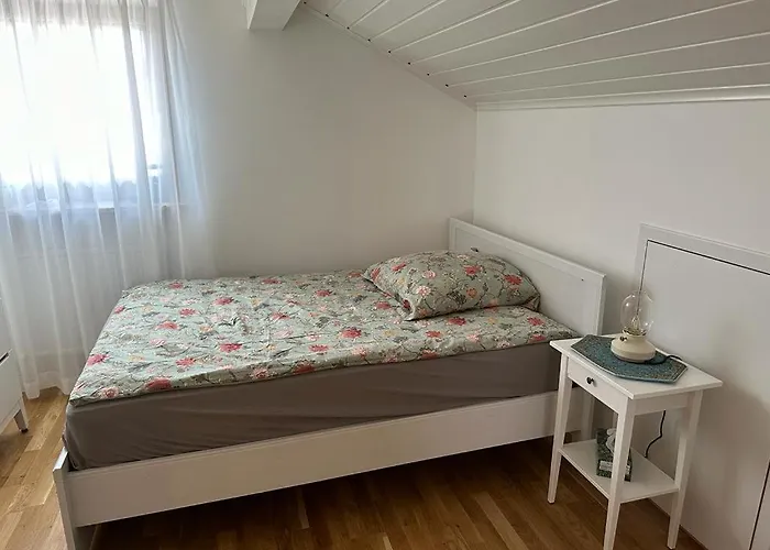Lichtdurchflutete 90 M2 Drei Duplexwohnung In Altperlach ミュンヘン